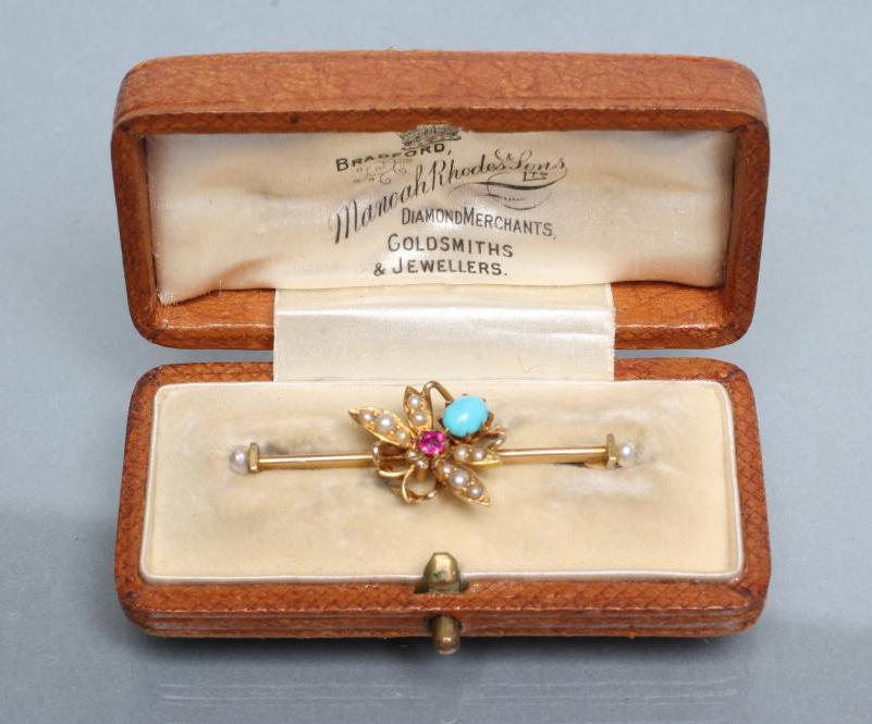 AN EDWARDIAN FLY BROOCH with rose cut diamond eyes Image