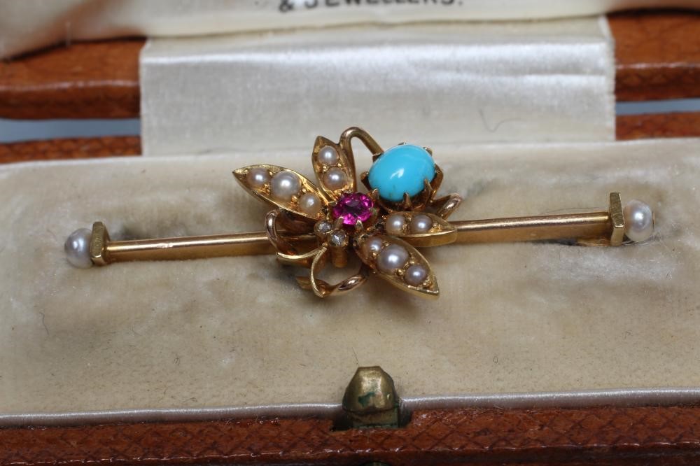 AN EDWARDIAN FLY BROOCH with rose cut diamond eyes Image