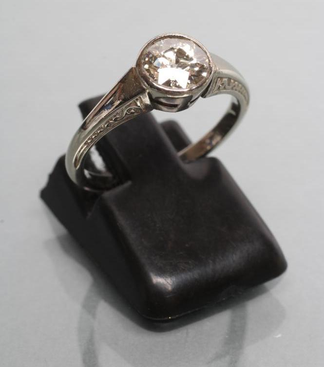 A SOLITAIRE DIAMOND RING Image