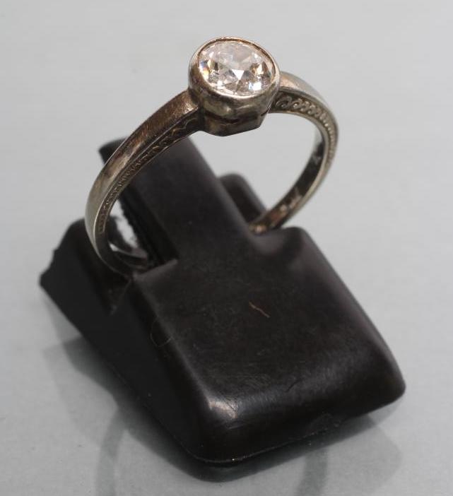 A SOLITAIRE DIAMOND RING Image