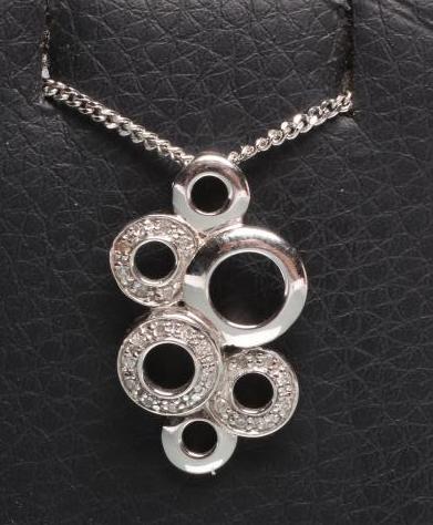 A 9CT WHITE GOLD ABSTRACT BUBBLE PENDANT Image