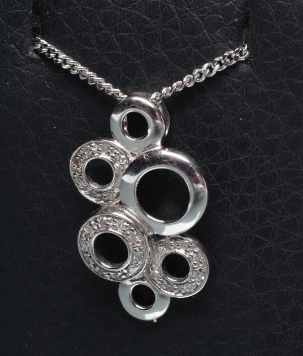 A 9CT WHITE GOLD ABSTRACT BUBBLE PENDANT Image