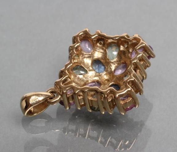 A COLOURED SAPPHIRE PENDANT of quatrefoil form Image