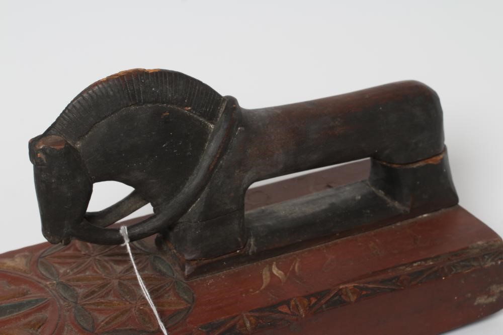 A NORWEGIAN PAINTED PINE MANGLE BOARD Image