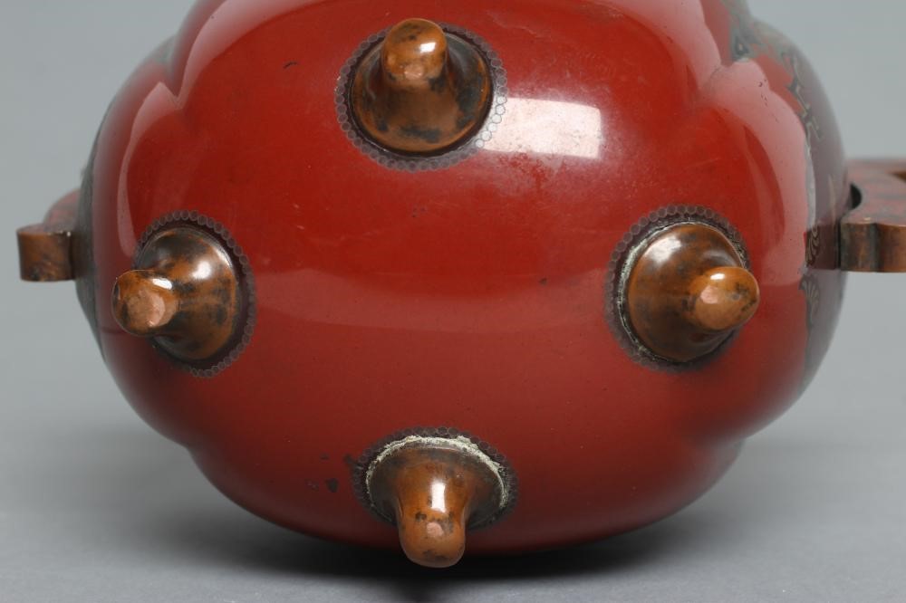 A JAPANESE CLOISONNE ENAMEL VASE AND COVER of lobed oval section Image