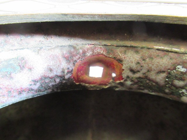 A JAPANESE CLOISONNE ENAMEL TRIPOD CENSOR AND COVER of two handled lobed ovoid form with arcade Image