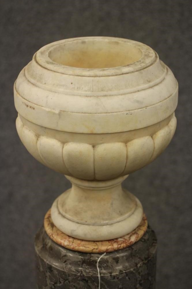 A WHITE MARBLE URN Image