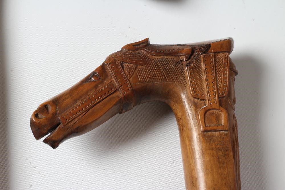 A LADY'S VICTORIAN WALKING CANE Image