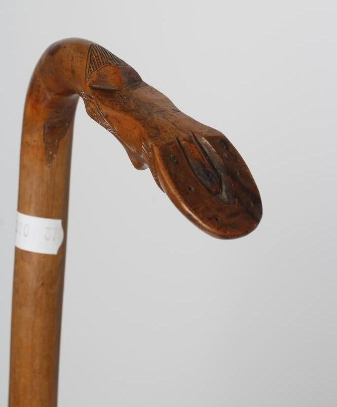 A LADY'S VICTORIAN WALKING CANE Image