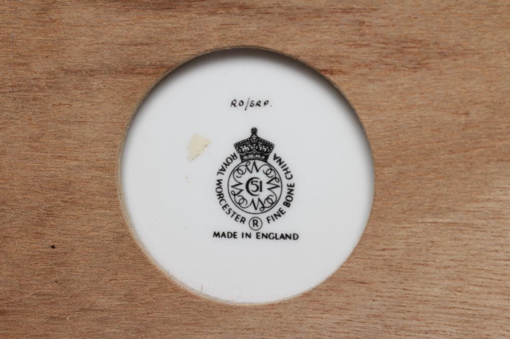A ROYAL WORCESTER CHINA PLAQUE Image