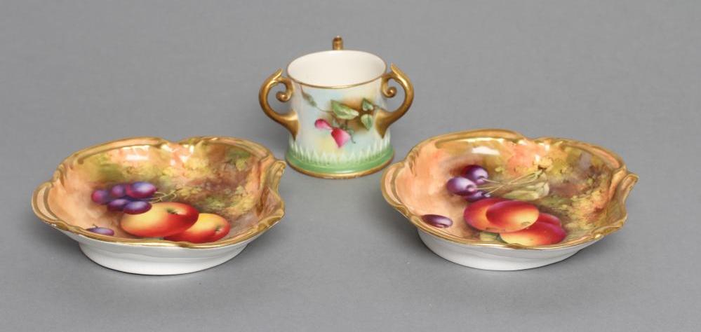 A PAIR OF ROYAL WORCESTER CHINA DISHES Image
