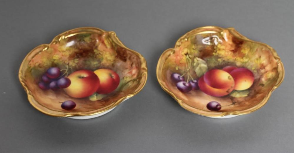 A PAIR OF ROYAL WORCESTER CHINA DISHES Image