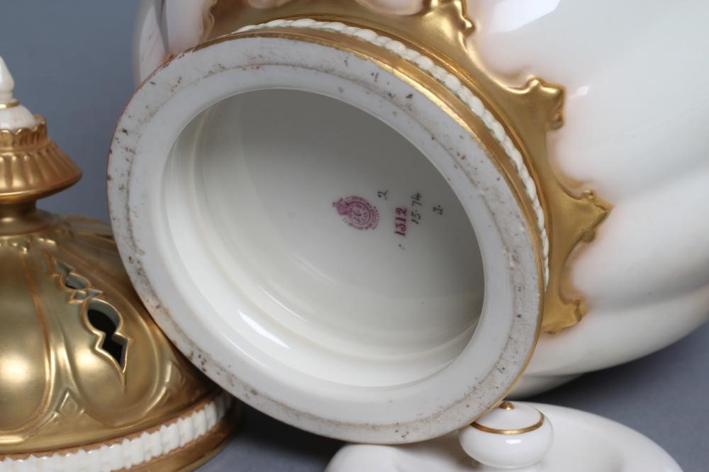 A ROYAL WORCESTER CHINA POT POURRI VASE AND COVERS Image