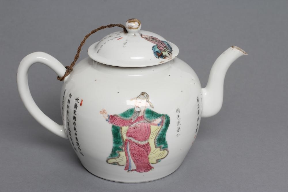 A CHINESE PORCELAIN TEAPOT AND COVER of rounded cylindrical form Image
