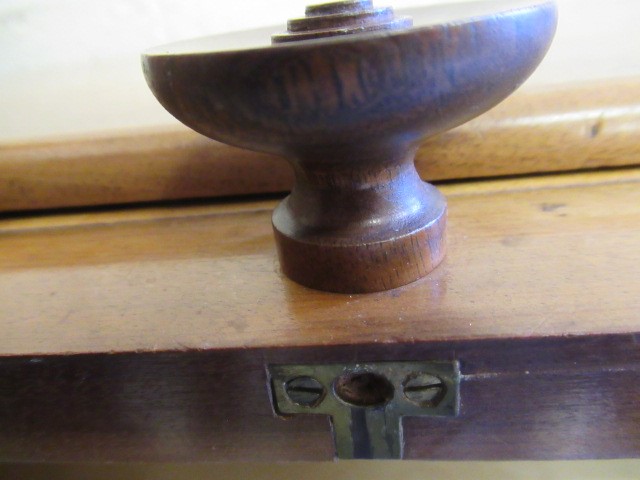 A GORDON RUSSELL WALNUT SMALL SIDE CABINET Image
