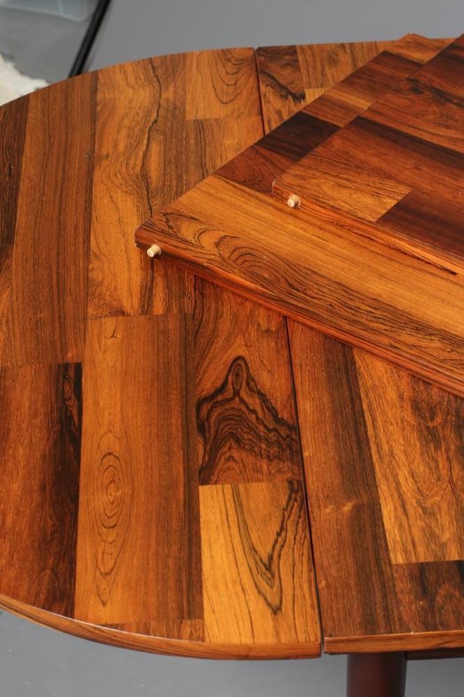 A DANISH DESIGN ROSEWOOD EXTENDING DINING TABLE Image