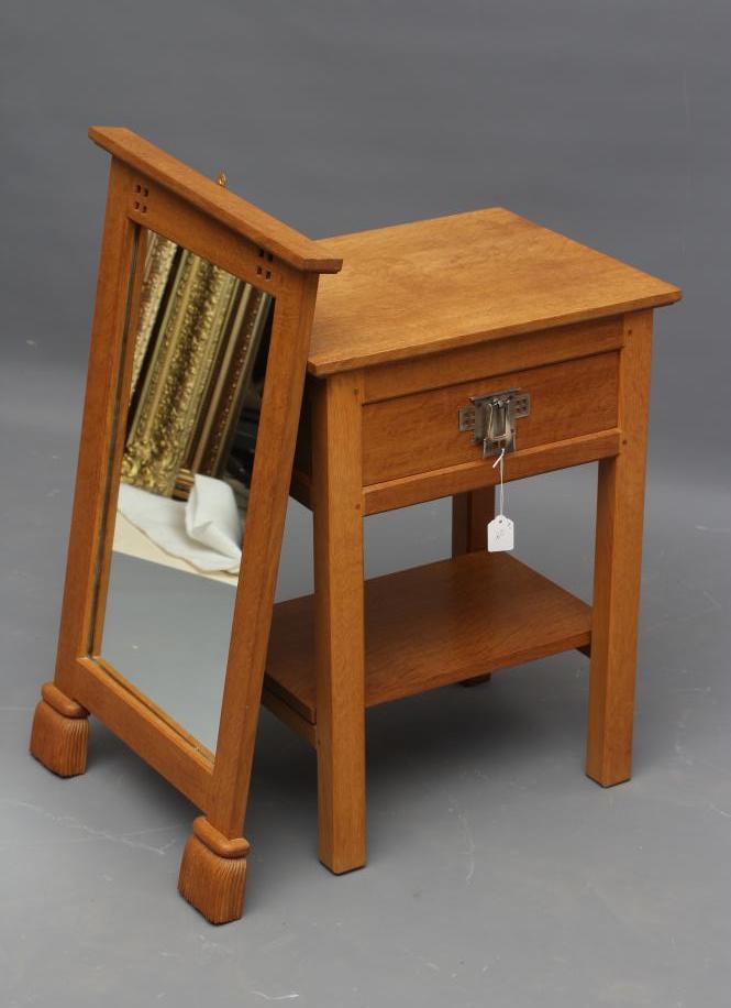 A NIGEL DIXON OAK HALL TABLE AND MIRROR Image