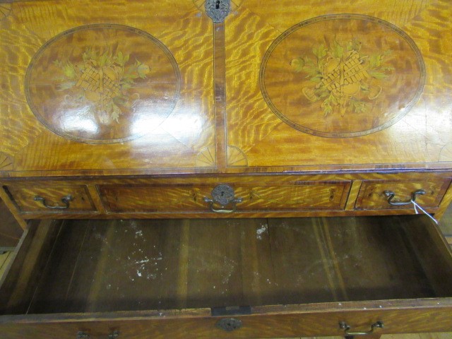 AN INLAID SATINWOOD BUREAU Image