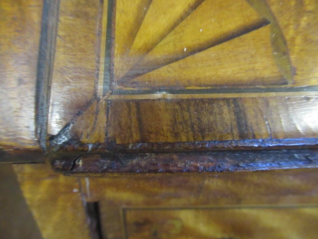 AN INLAID SATINWOOD BUREAU Image