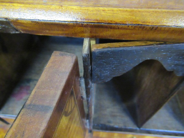 AN INLAID SATINWOOD BUREAU Image