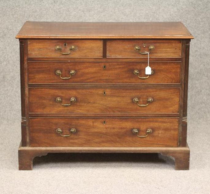 A GEORGIAN MAHOGANY STRAIGHT FRONTED CHEST Image