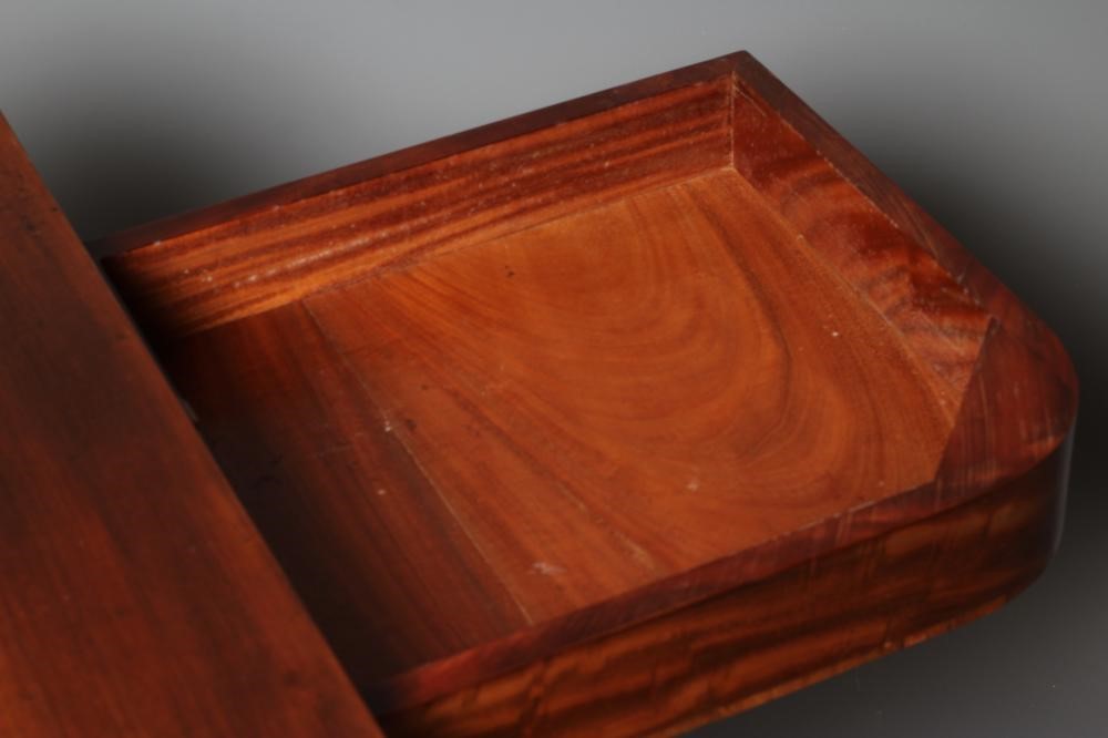 A GEORGE IV MAHOGANY FOLDING TEA TABLE of rounded oblong form with reeded edged top Image