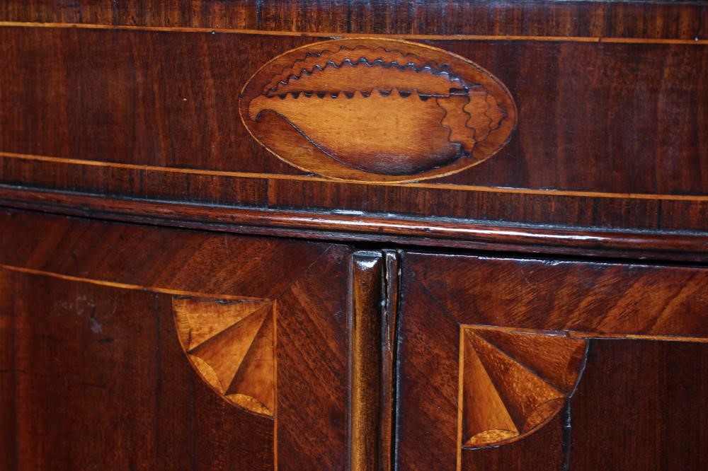 A GEORGIAN MAHOGANY CORNER CUPBOARD Image