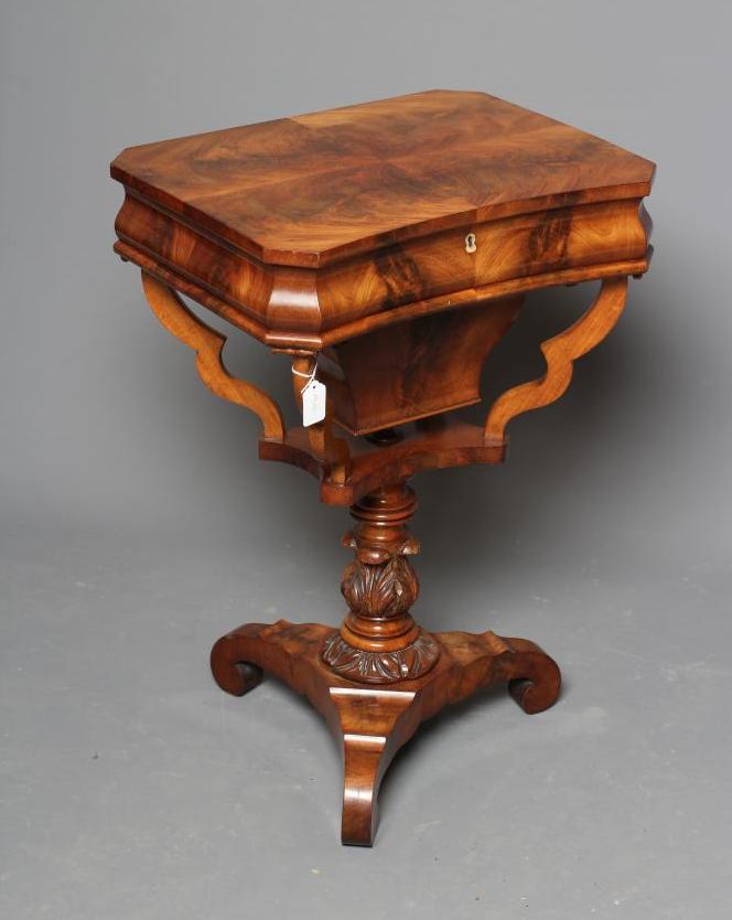 A VICTORIAN MAHOGANY SEWING TABLE Image