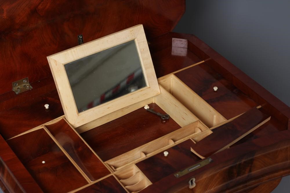 A VICTORIAN MAHOGANY SEWING TABLE Image