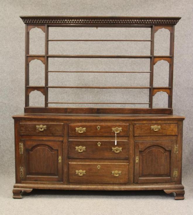 A GEORGIAN OAK DRESSER Image