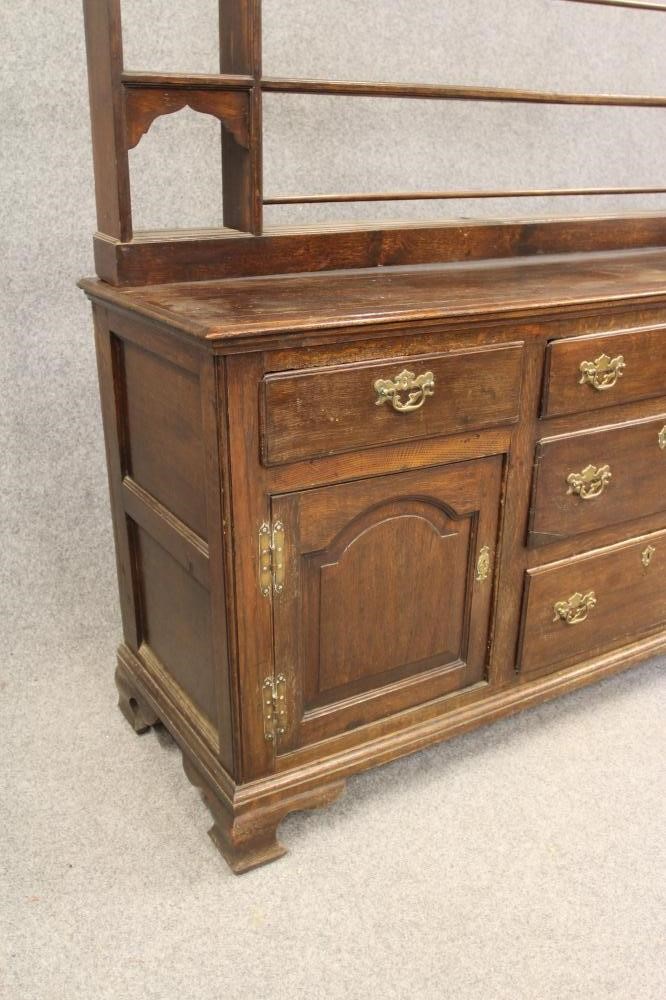A GEORGIAN OAK DRESSER Image