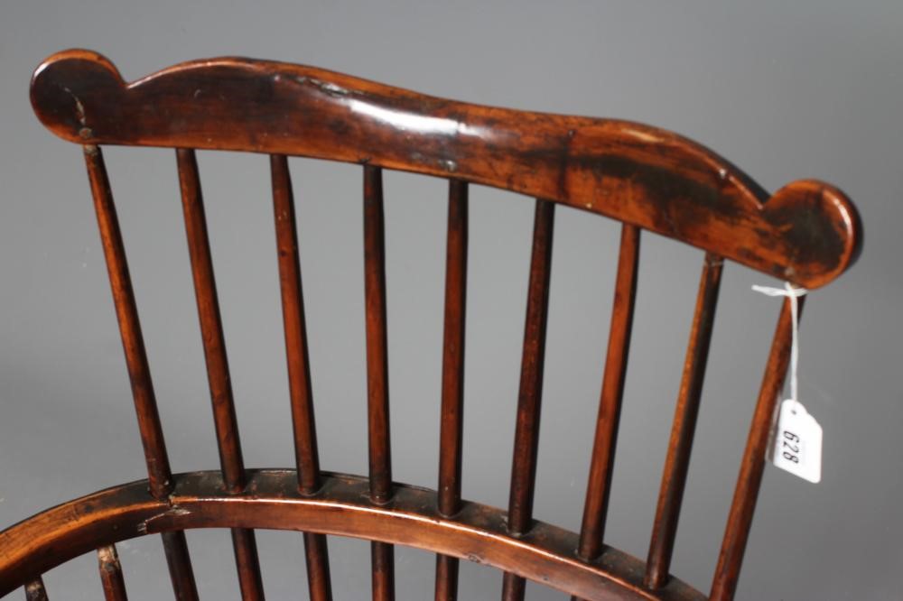 A GEORGIAN COMB BACK WINDSOR ARMCHAIR Image