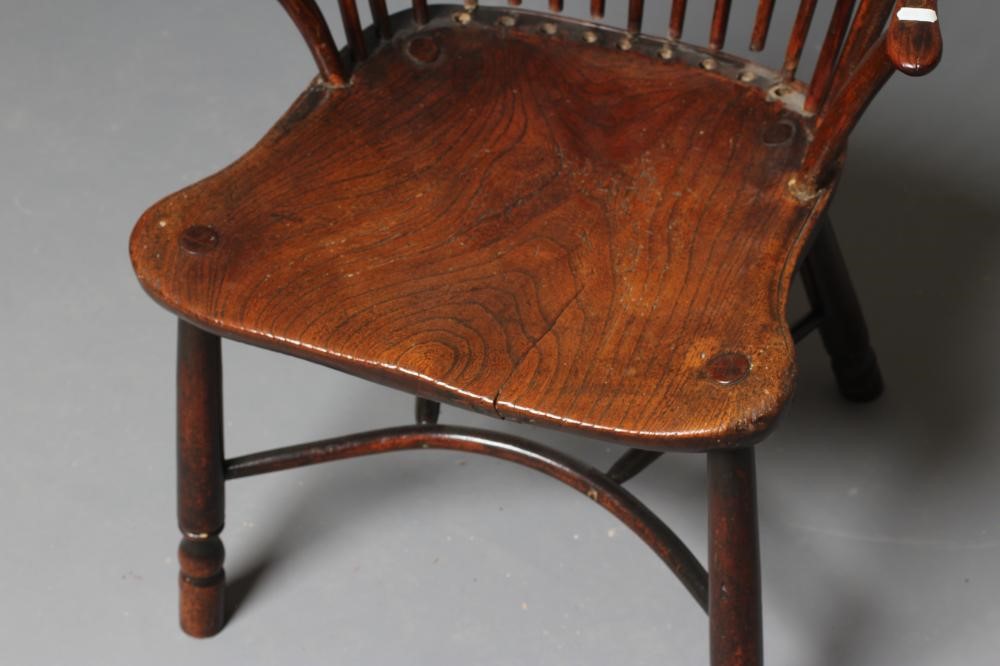 A GEORGIAN COMB BACK WINDSOR ARMCHAIR Image