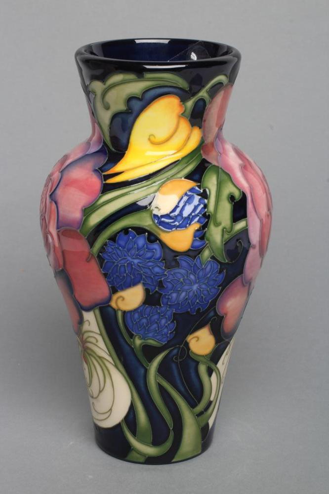 A MOORCROFT POTTERY TATTON PATTERN VASE Image