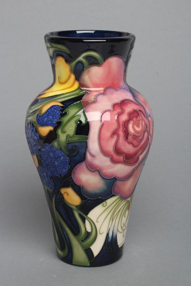 A MOORCROFT POTTERY TATTON PATTERN VASE Image
