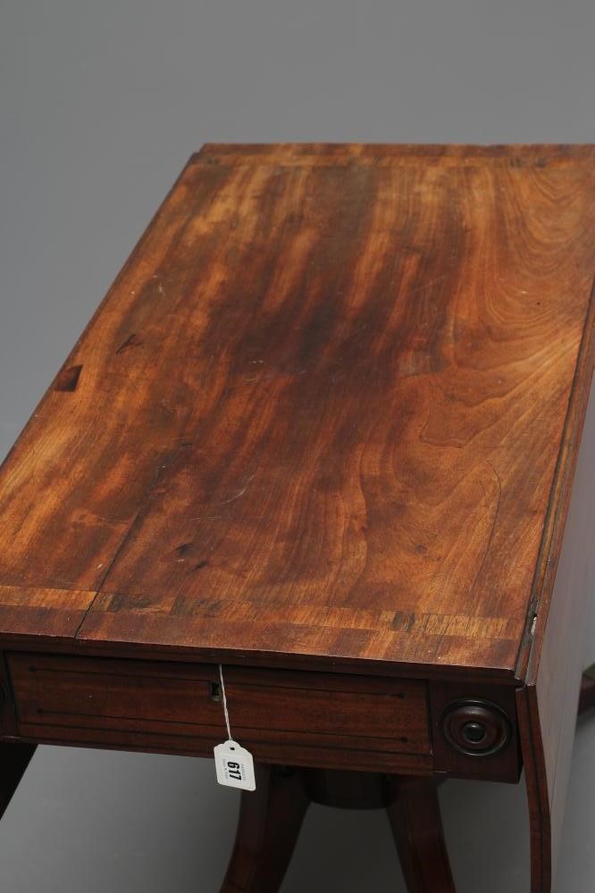 A REGENCY MAHOGANY PEMBROKE TABLE Image