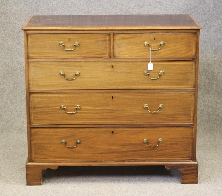 A GEORGIAN MAHOGANY STRAIGHT FRONTED CHEST Image