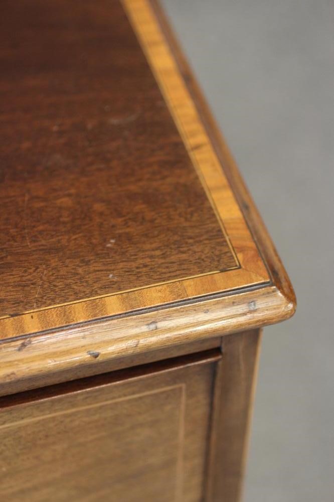 A GEORGIAN MAHOGANY STRAIGHT FRONTED CHEST Image