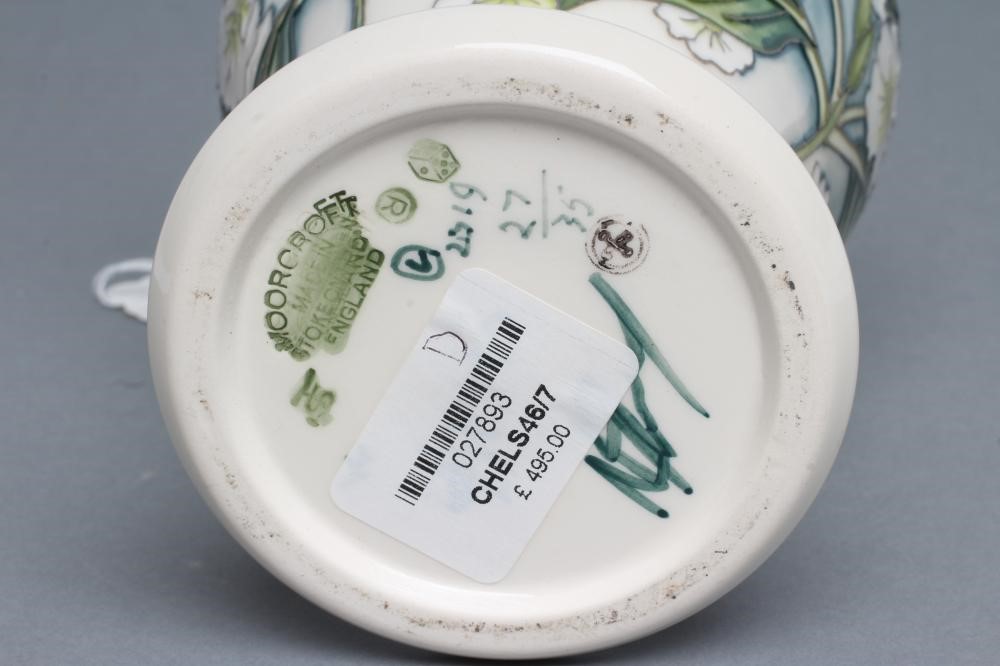 A MOORCROFT POTTERY CHELSEA'S CHOICE PATTERN VASE Image