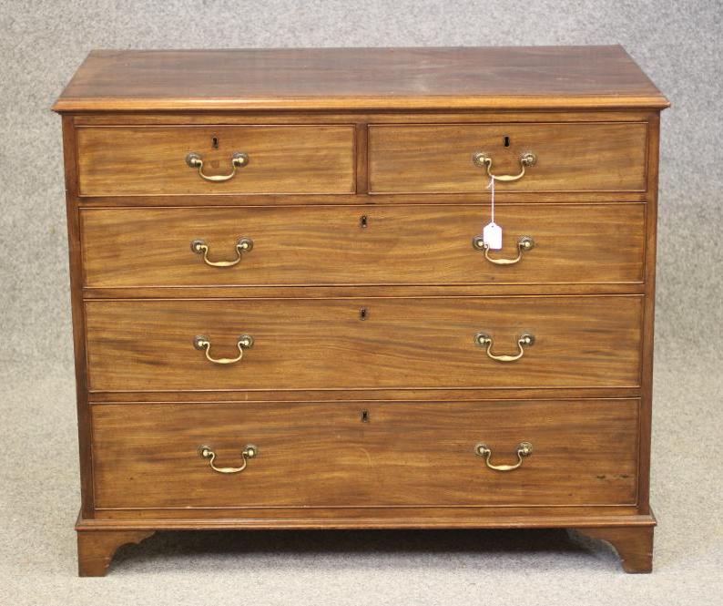 A GEORGIAN MAHOGANY STRAIGHT FRONTED CHEST Image