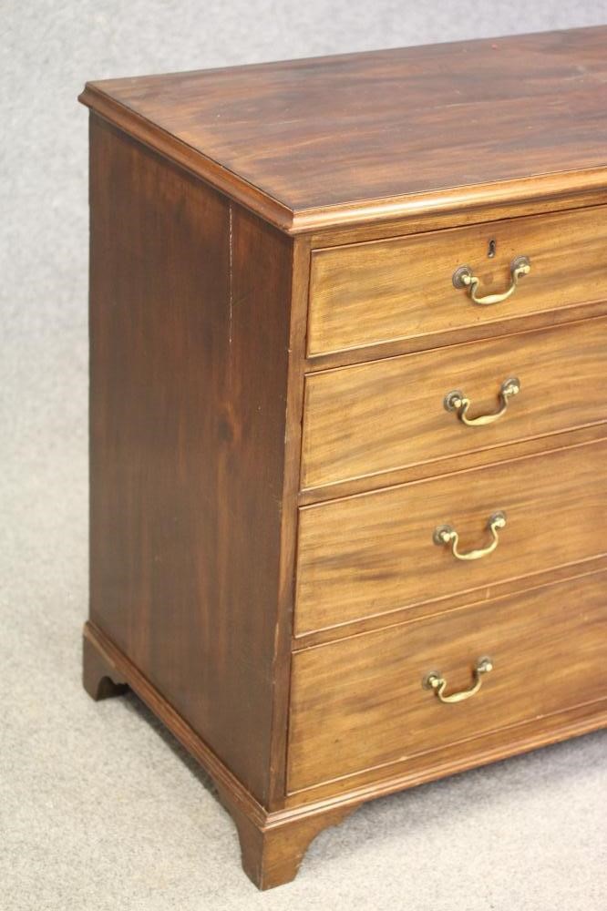 A GEORGIAN MAHOGANY STRAIGHT FRONTED CHEST Image