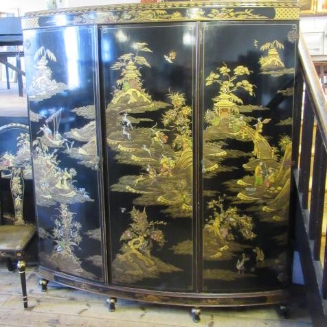 A BLACK LACQUERED CHINOISERIE PART BEDROOM SUITE Image