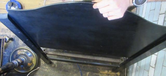 A BLACK LACQUERED CHINOISERIE PART BEDROOM SUITE Image