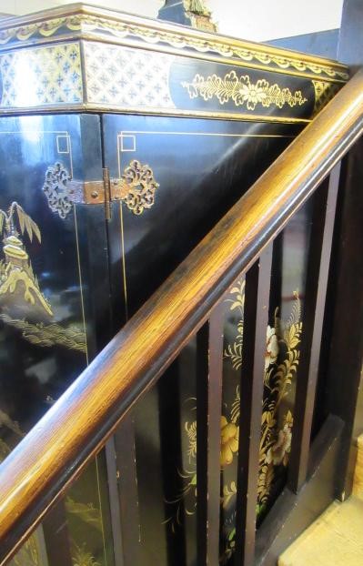 A BLACK LACQUERED CHINOISERIE PART BEDROOM SUITE Image