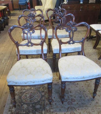 A SET OF SIX EARLY VICTORIAN ROSEWOOD DINING CHAIRS Image