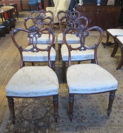 A SET OF SIX EARLY VICTORIAN ROSEWOOD DINING CHAIRS Image
