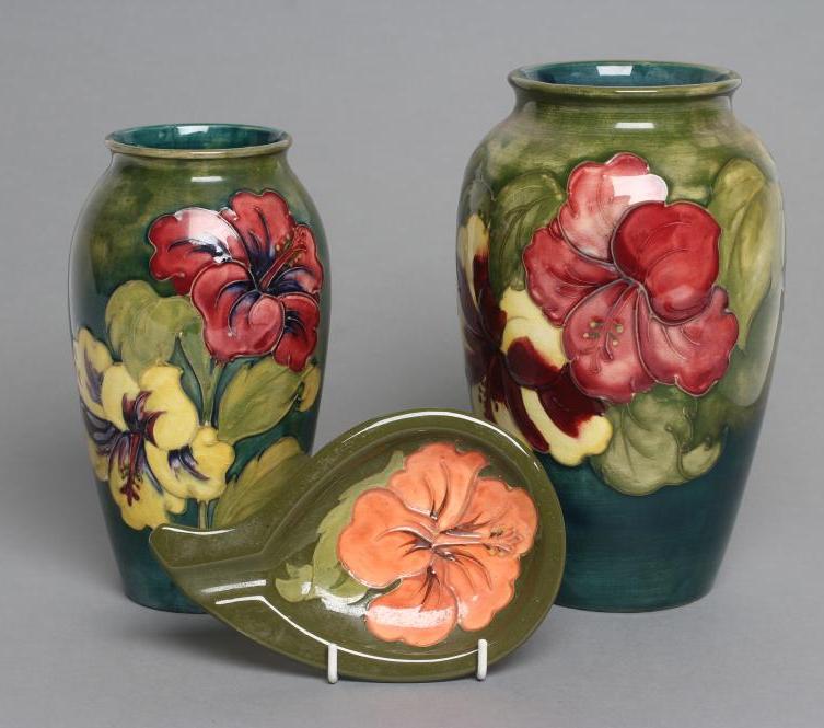 A MOORCROFT POTTERY HIBISCUS PATTERN VASE Image