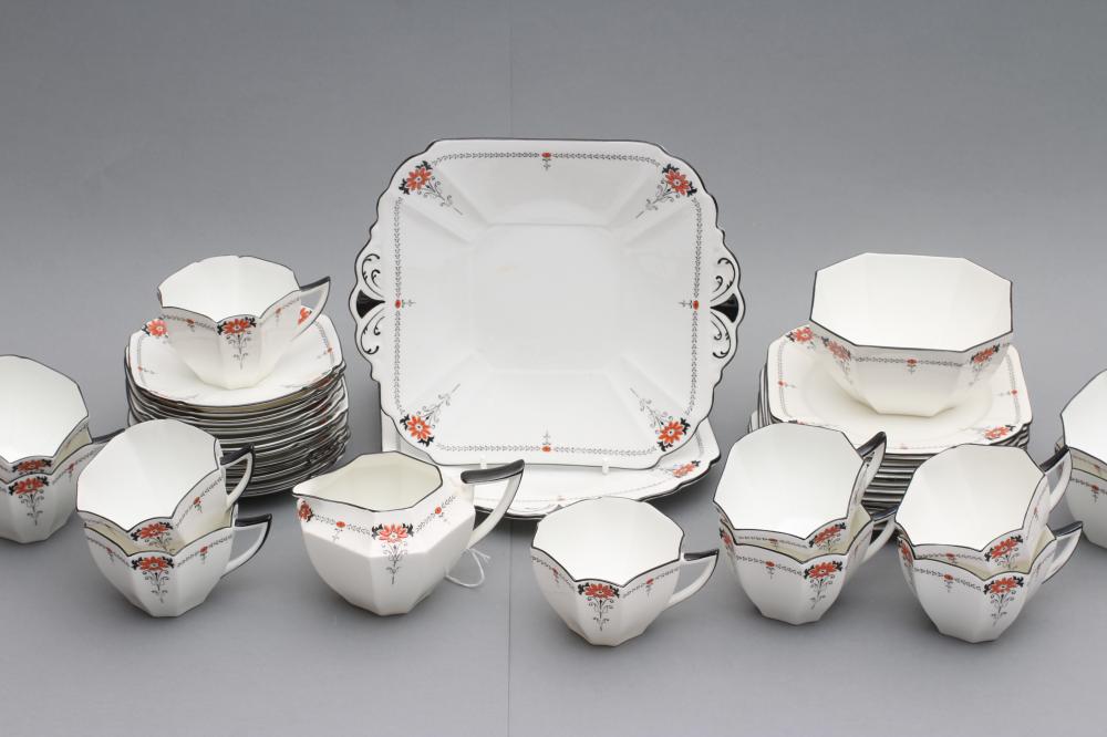AN ART DECO SHELLEY CHINA TEA SERVICE in Queen Anne shape Image