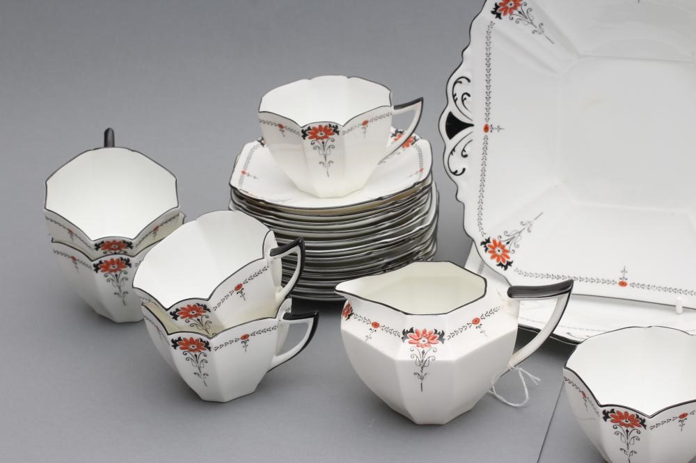 AN ART DECO SHELLEY CHINA TEA SERVICE in Queen Anne shape Image
