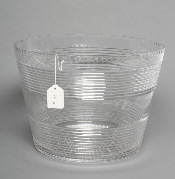 A LARGE GLASS ICE BUCKET Image